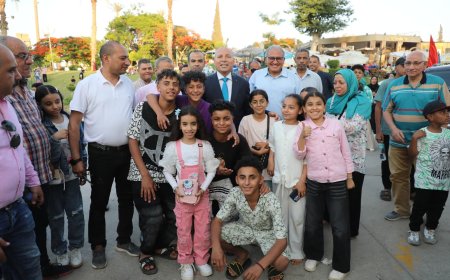 محافظ القاهرة يشارك المواطنين فرحة عيد الأضحى بالحديقة الدولية ويوزّع الهدايا على الأطفال