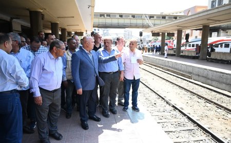 كامل الوزير في جولة مفاجئة بمحطات المترو والسكك الحديدية: تسابق لخدمة الركاب واستعدادات مكثفة لعودة المسافرين