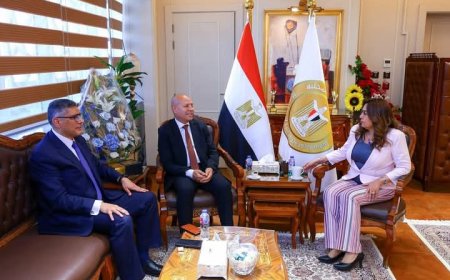 في اجتماع موسع بالعاصمة الإدارية متابعة ميدانية لمشروعات القاهرة والجيزة التنموية وخطط إزالة التعديات