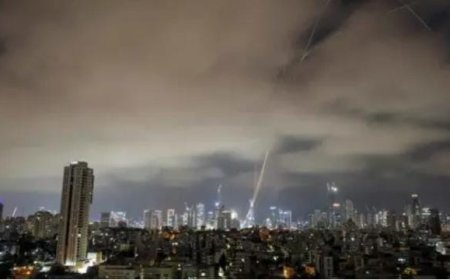 هجوم استثنائي يهز العمق الإسرائيلي.. عشرات الصواريخ والمُسيّرات تستهدف تل أبيب ومحيطها