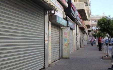 الحكومة تُعدل مواعيد غلق المحلات والمقاهي ضمن خطة لترشيد الكهرباء في الصيف