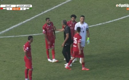 اشتباكات عنيفة في ديربي ليبيا.. ومحمود كهربا يتدخل لاحتواء الأزمة