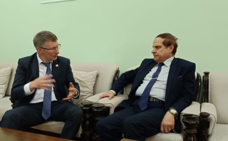 الأمين العام لرابطة الجامعات الإسلامية يلتقي رئيس المجموعة الاستراتيجية روسيا والعالم الإسلامي