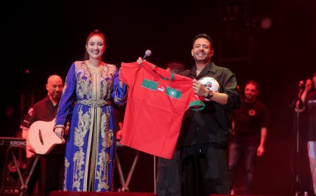 محمد حماقي يشعل «موازين» بحضور قياسي وتي شيرت المنتخب المغربي