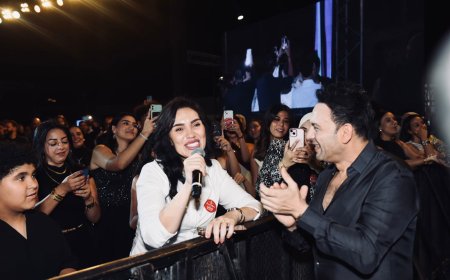 مصطفى قمر يُشعل أجواء الهرم.. ومي فاروق وزوجها في الصفوف الأولى