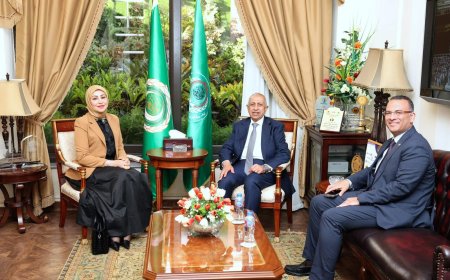 الأكاديمية العربية تفتح ذراعيها للأشقاء الليبيين: عبد الغفار يستقبل القنصل العام ياسمينة المسماري