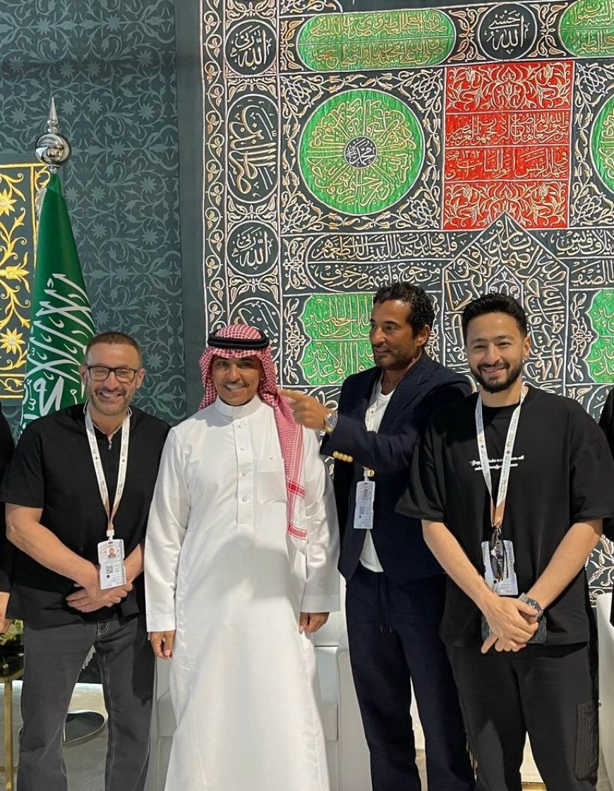 وزير الإعلام السعودي يستقبل عمرو سعد والسقا وهلال والليثي على مأدبة عشاء قبل الحج