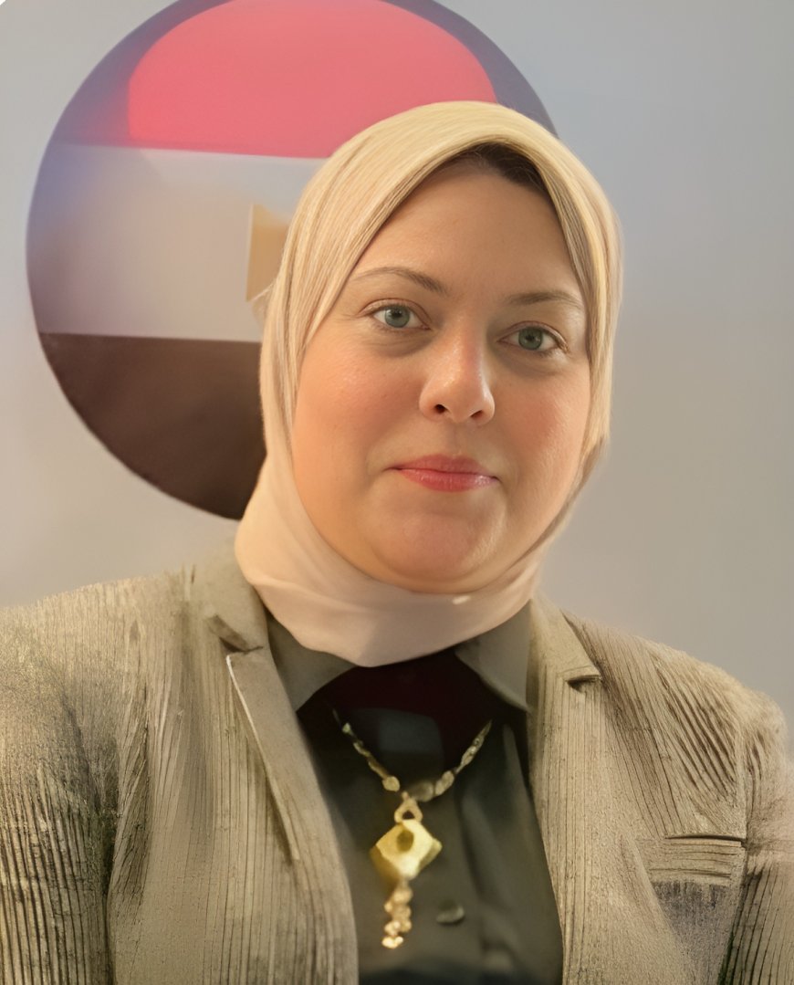الإعلامي أحمد طارق يهنئ الدكتورة ريهام حسن الملا بعد تعيينها نائبًا لمدير عام المجالس الطبية المتخصصة