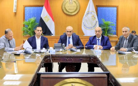 في اليوم الثامن من ماراثون الثانوية العامة.. انتظام تام ووزير التعليم يتابع لحظة بلحظة من غرفة العمليات