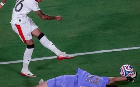 رسميًا | الفيفا يُخلّد تصدي ياسين بونو التاريخي أمام مانشستر سيتي بتمثال ذهبي داخل متحف زيورخ