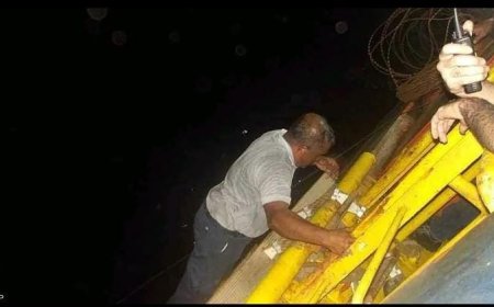 بعد ساعات من الغرق.. عمليات إنقاذ معقدة قبالة سواحل اليمن وانتشال 6 ناجين من طاقم «إترنيتي سي»