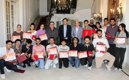 وزير الثقافة يُكرّم طلاب المسرح الجامعي ويوجه بفتح مسارح الدولة أمامهم