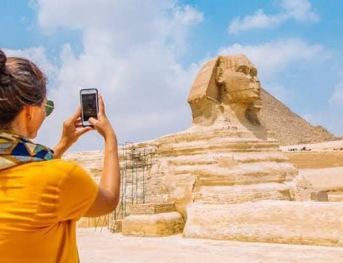 وزير السياحة والآثار يرفع أجر المرشد السياحي بدءًا من أكتوبر المقبل: دعم للعنصر البشري وارتقاء بالخدمة