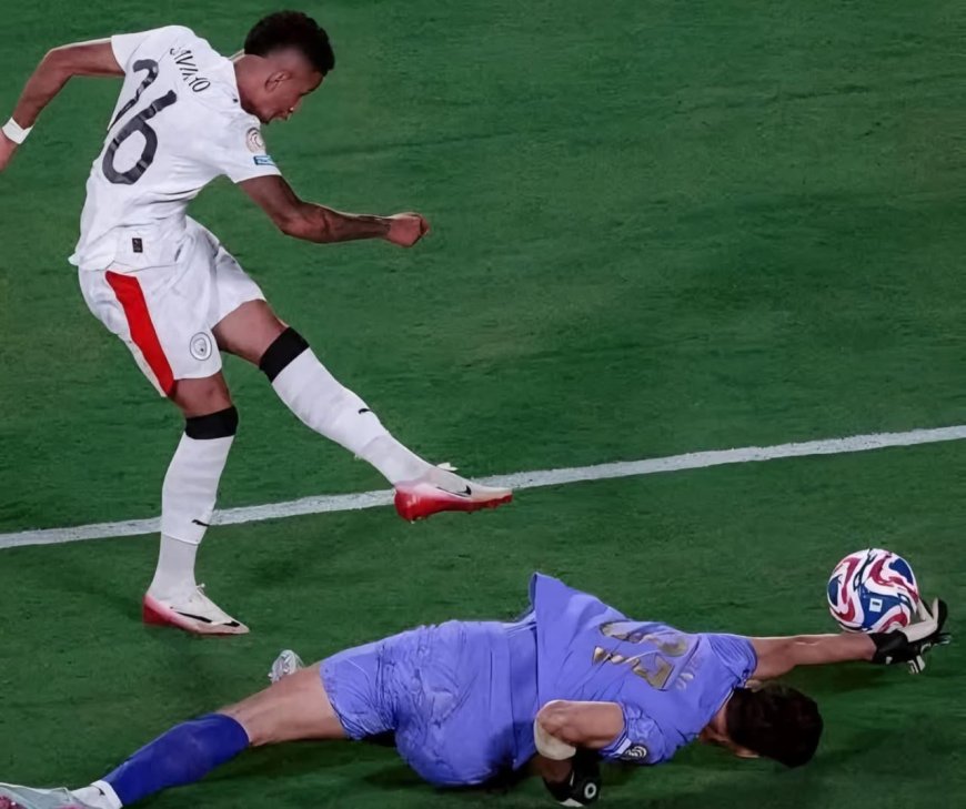 رسميًا | الفيفا يُخلّد تصدي ياسين بونو التاريخي أمام مانشستر سيتي بتمثال ذهبي داخل متحف زيورخ