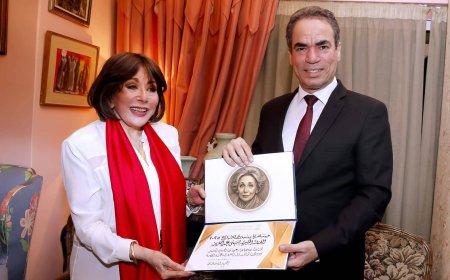 منح وسام ماسبيرو للفنانة الكبيرة لبني عبد العزيز