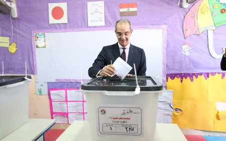 عمرو طلعت يصوت بالشيوخ ويدعو للمشاركة الواسعة