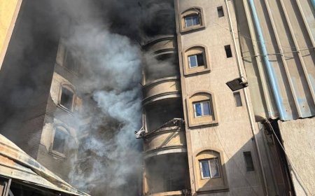 محافظ القاهرة يتابع إخماد حريق مخزن خردة ببولاق أبو العلا