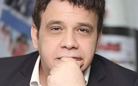 الكاتب الصحفي أيمن نور الدين: عودة شيرين للغناء لم تكن قوية.. وصعب ترتبط بغير حسام حبيب