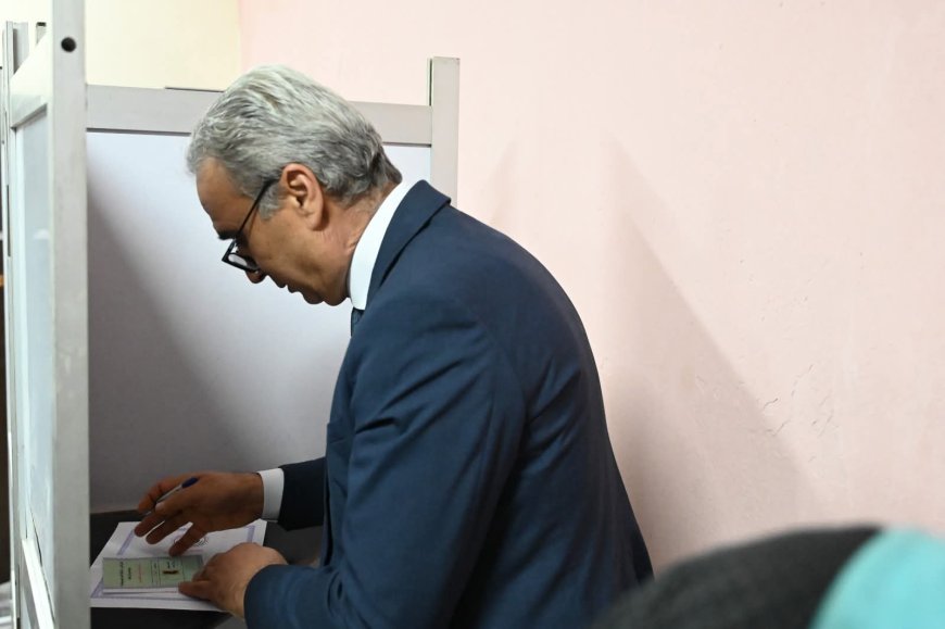 إبراهيم السجيني يدلي بصوته ويحث على المشاركة الوطنية