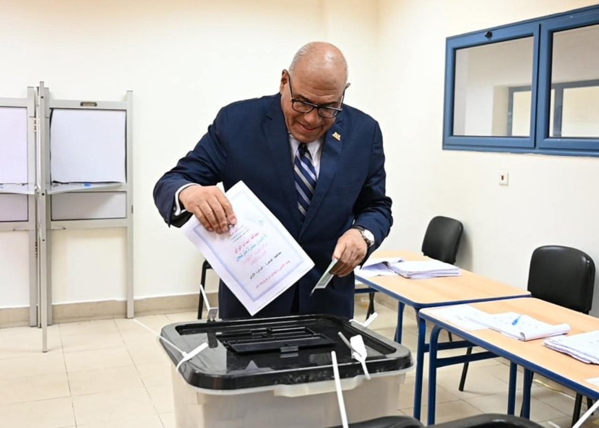 عبداللطيف يُشارك بالتصويت ويؤكد على وعي المصريين