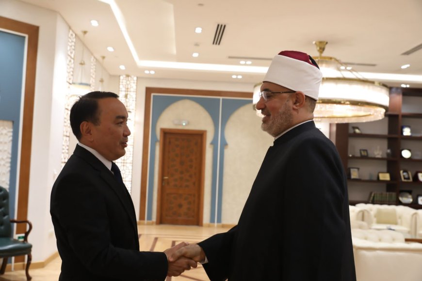 مفتي الجمهورية يستقبل سفير كازاخستان ويشيد بمتانة العلاقات الدينية والعلمية بين البلدين