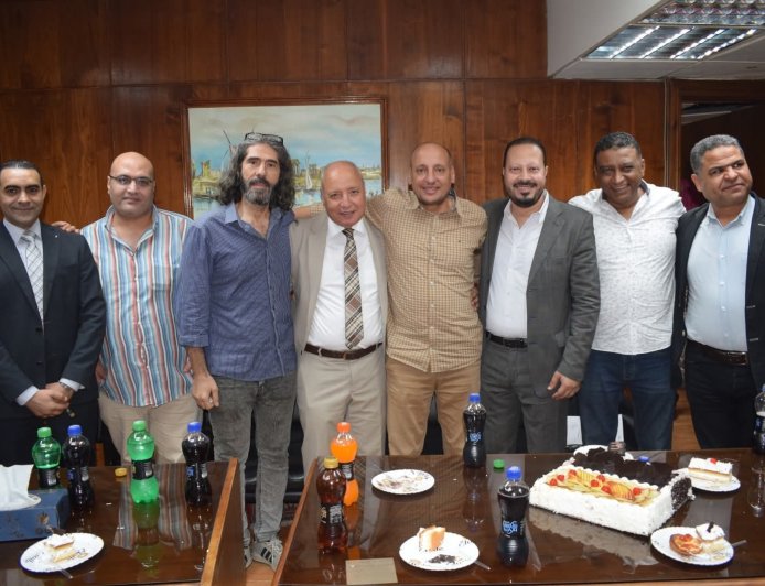 تجديد الثقة وتقدير المسيرة.. زملاء الأهرام يحتفلون بعيد ميلاد حسين كمونة