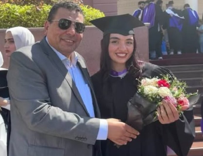 أرقى التهاني للكاتب الصحفي حازم الشرقاوي بمناسبة تخرج ابنته من كلية طب الأسنان