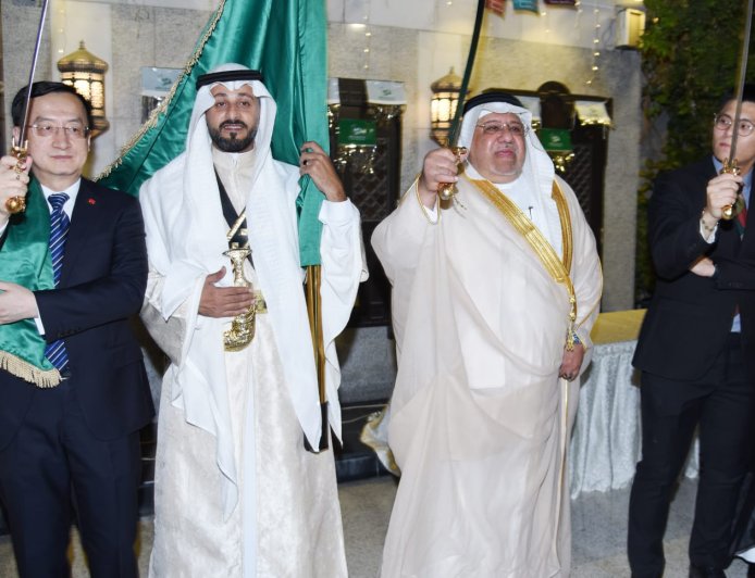 د. علي الناقور يحتفل باليوم الوطني السعودي الـ95 في جدة بحضور مسؤولين وسفراء ووجهاء المجتمع