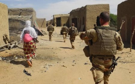 تصاعد خطير في المشهد الأمني بمالي.. حصار باماكو يكشف فشل العمليات الروسية واتساع رقعة اللاجئين