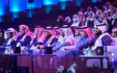 بندر بن نومان يتألق في "شاعر الراية" ويخطو للمرحلة القادمة بقصيدة مؤثرة عن والدته