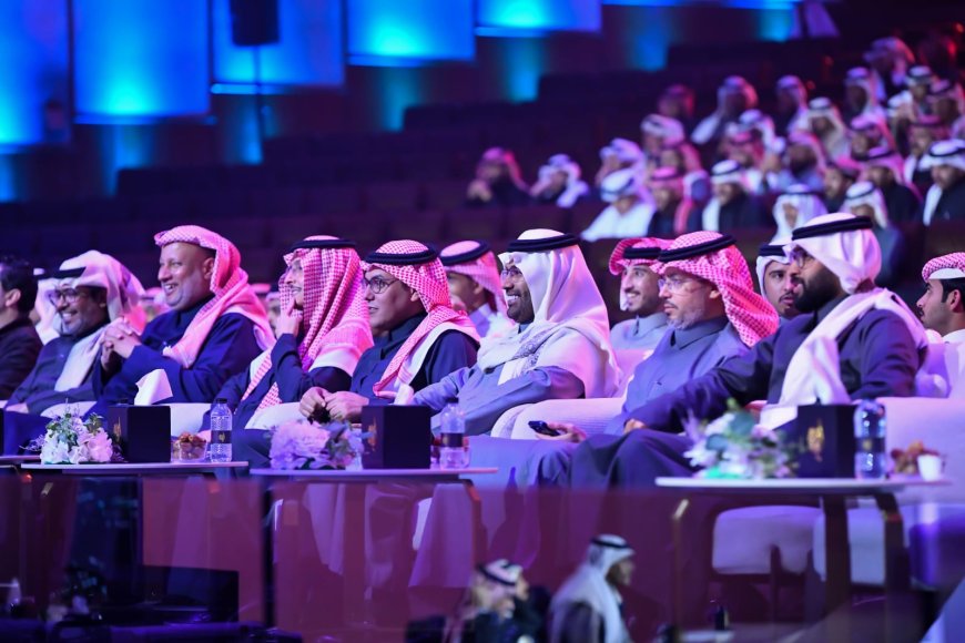 بندر بن نومان يتألق في "شاعر الراية" ويخطو للمرحلة القادمة بقصيدة مؤثرة عن والدته