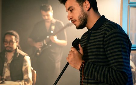 الحسن عادل يخطف الأنظار بكليب «احكيلي وفضفضلي».. دراما إنسانية تتصدر الترند وتلامس القلوب