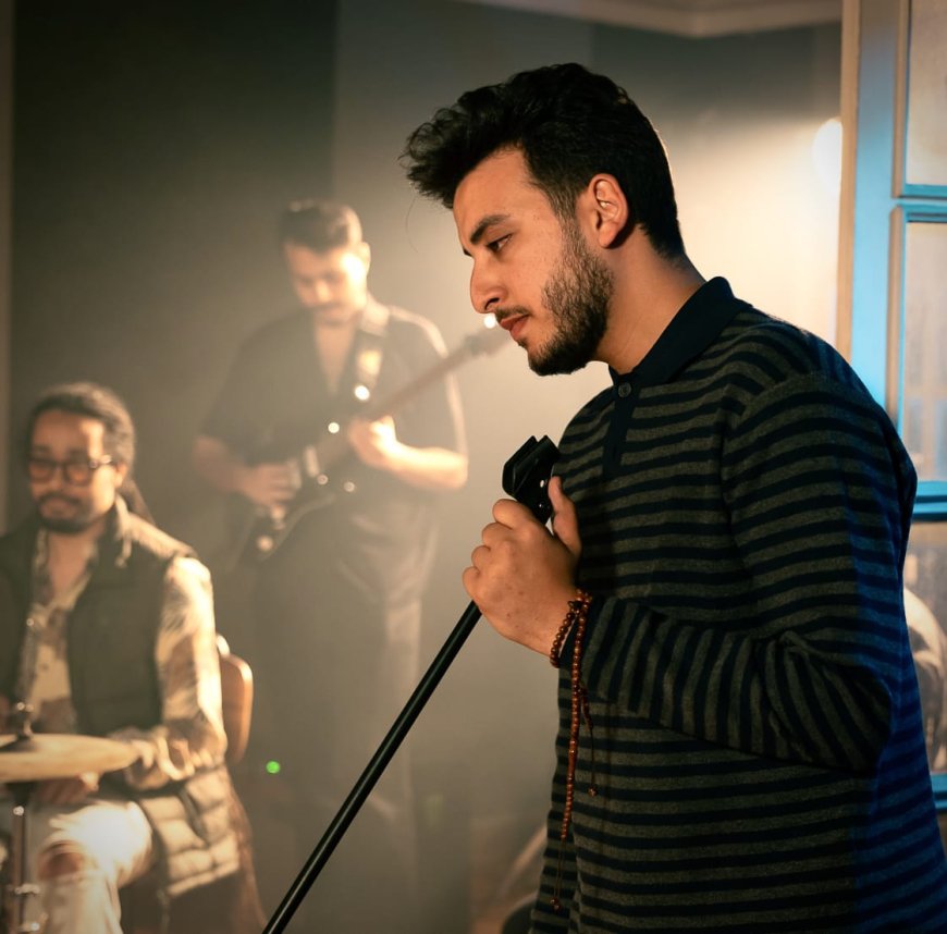 الحسن عادل يخطف الأنظار بكليب «احكيلي وفضفضلي».. دراما إنسانية تتصدر الترند وتلامس القلوب