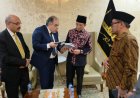 إهداء مؤلفات المفكر علي الشرفاء لوزير الشؤون الدينية في إندونيسيا.. لقاء يعزز خطاب الاعتدال وبناء الوعي