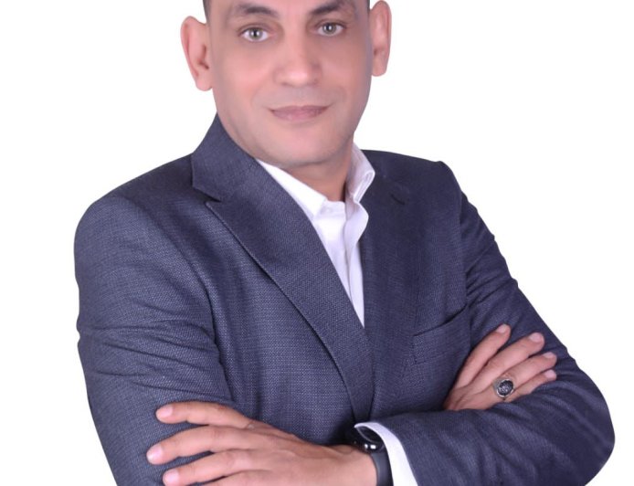 "بروفيشنال" يجمع صناع النجاح.. محمد مصطفي يطلق أقوى تجاربه الإعلامية على شاشة "المحور"