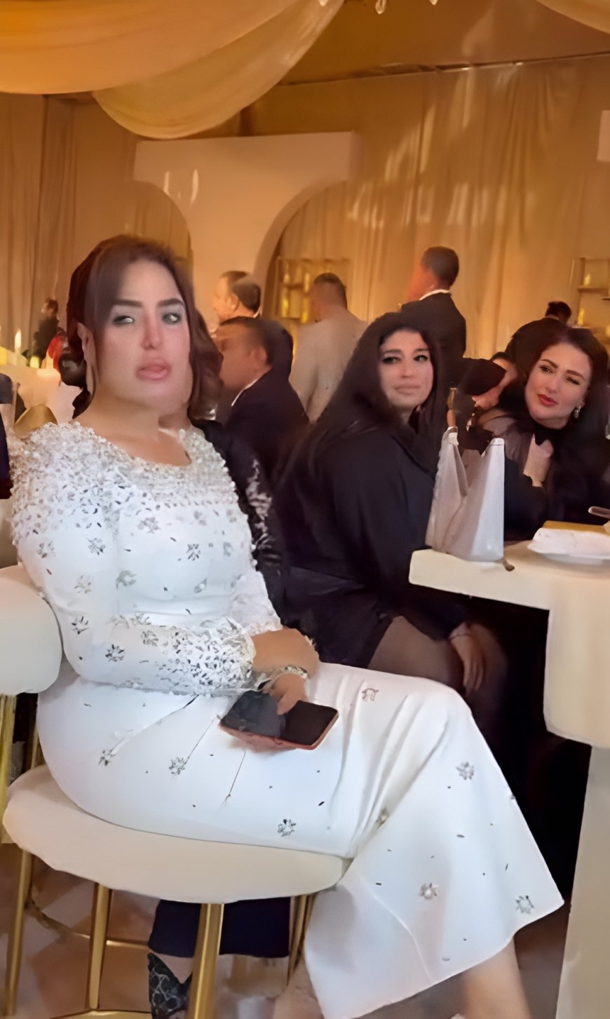 ليلة لا تُنسى.. منى العمدة بين الأناقة والهدوء في حفل زفاف ابنة النائب عمرو القطامي