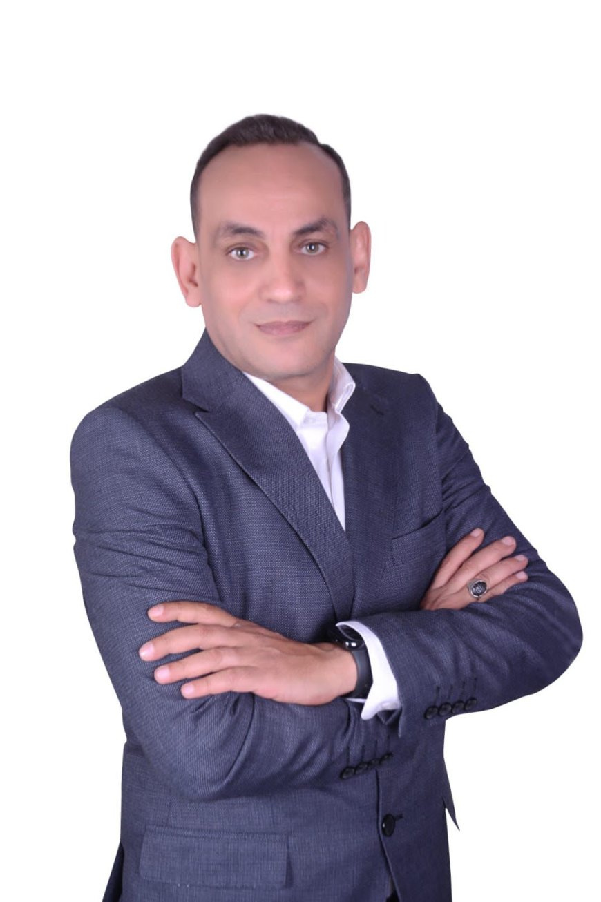 "بروفيشنال" يجمع صناع النجاح.. محمد مصطفي يطلق أقوى تجاربه الإعلامية على شاشة "المحور"