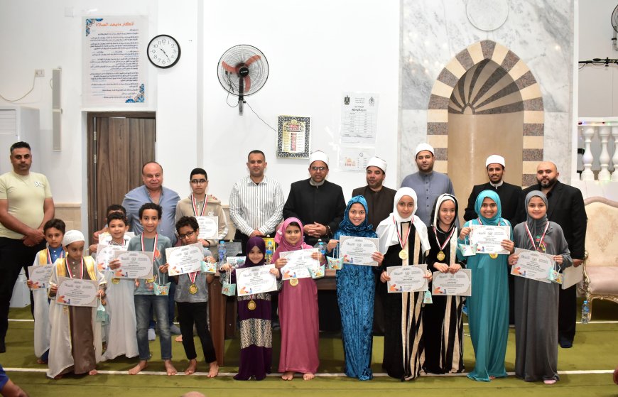 مسجد الرضوان بالعلمين الجديدة يحتفي بحفظة القرآن الكريم ويكرّم خلف الله وجاهين وسط حضور جماهيري كبير