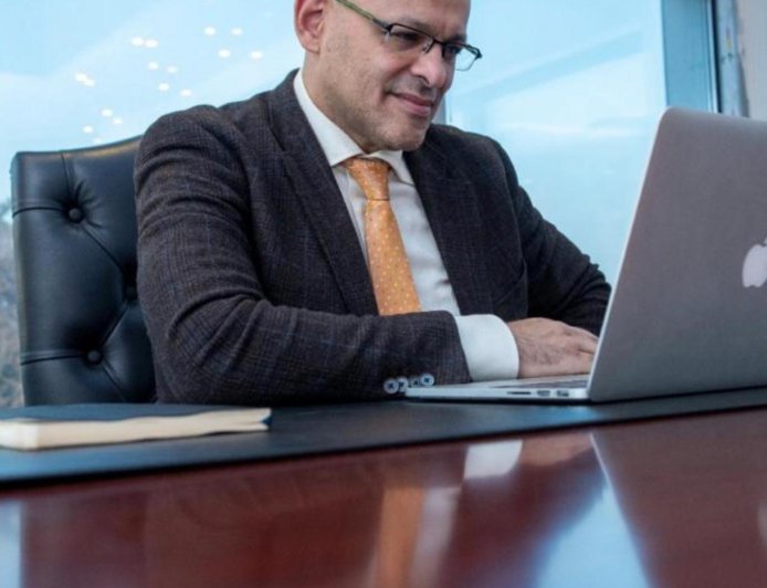 أستاذ بجامعة العاصمة يطالب البرلمان بتدخل تشريعي عاجل لإنصاف أعضاء هيئة التدريس