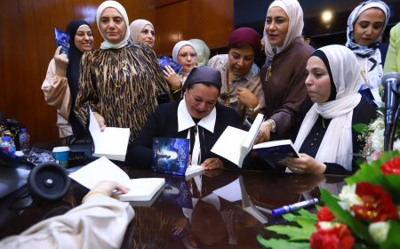 وسط حضور نخبوي مميز.. اتحاد كتاب مصر بالزمالك يشهد توقيع المجموعة القصصية "النور الأبيض" للكاتبة ريهام مدحت