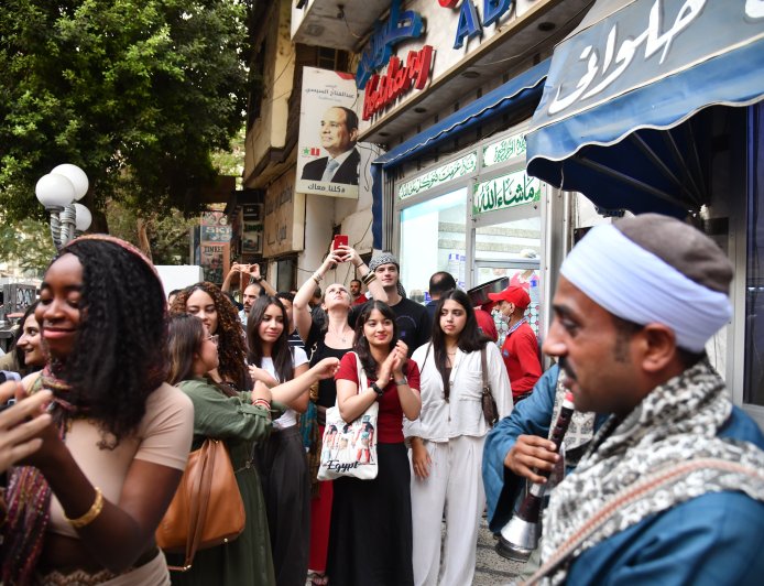 كشري أبو طارق يستقبل وفدًا من الجامعة البريطانية في مصر يضم 180 طالبًا